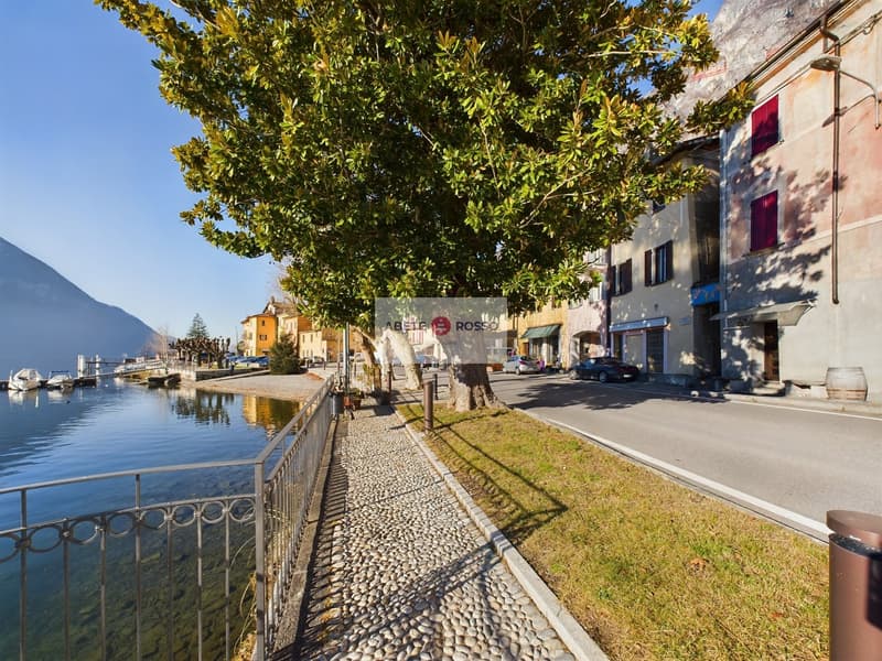 Spacious rooms, brightness, lake view and the magic of a small Italian village. (2)