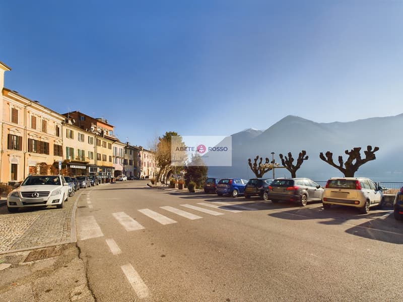 Spacious rooms, brightness, lake view and the magic of a small Italian village. (6)