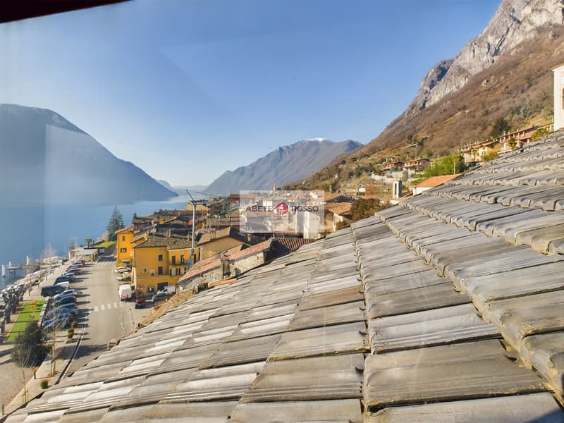 Spacious rooms, brightness, lake view and the magic of a small Italian village. (15)
