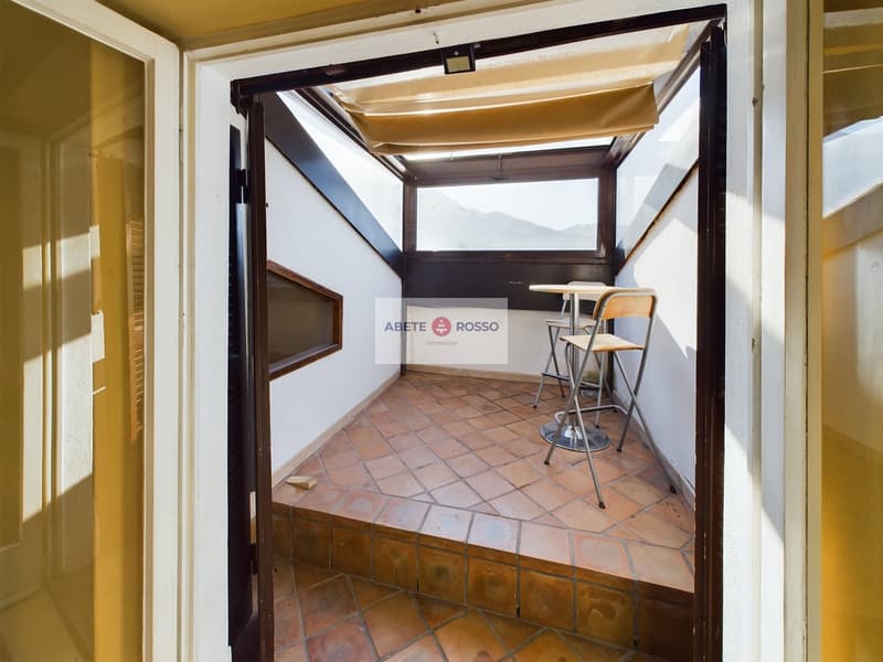 Spacious rooms, brightness, lake view and the magic of a small Italian village. (14)