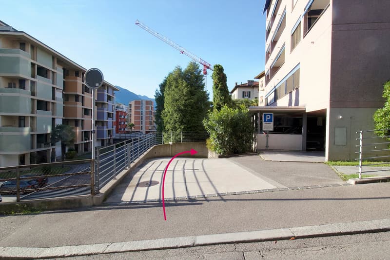 Parking dans le quartier de la gare FFS-Lugano, studio radio RSI, clinique Moncucco (1)