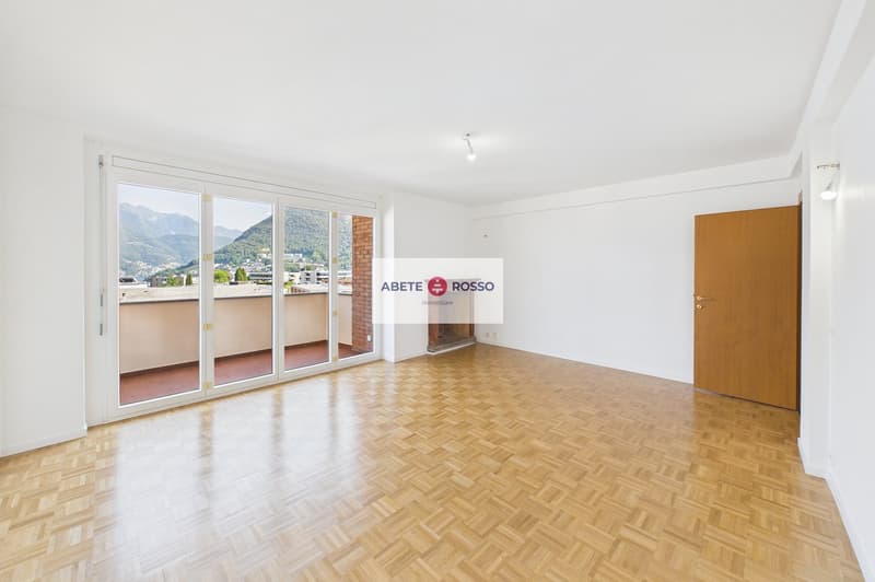 Appartamento 4 locali: rinnovato, vicino al centro cittadino, vista aperta sul lago. (8)