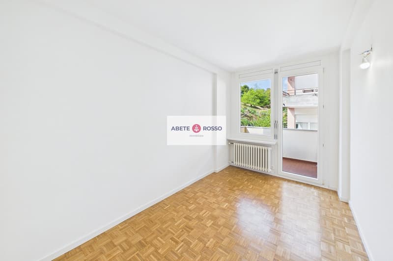 Appartamento 4 locali: rinnovato, vicino al centro cittadino, vista aperta sul lago. (13)
