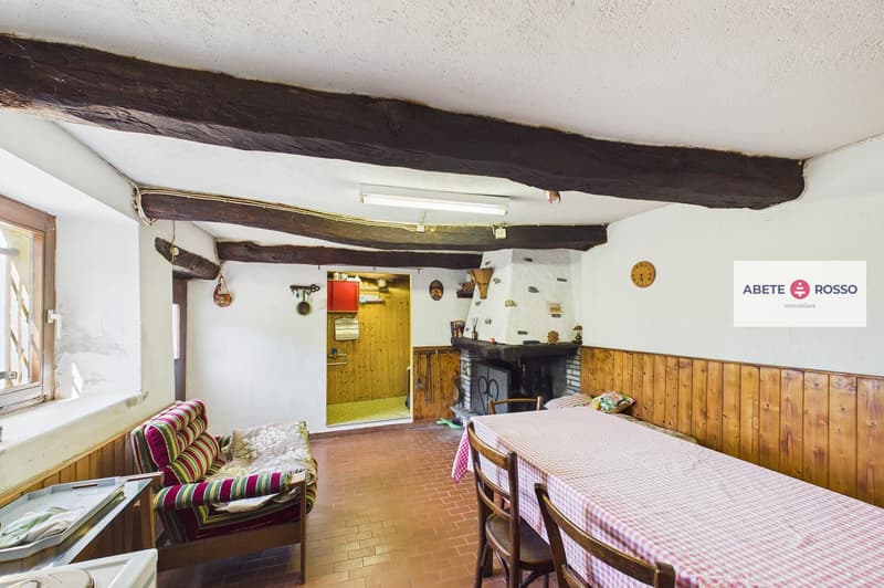 Rustico con terrazza e prato nel cuore della soleggiata Valcolla. (15)