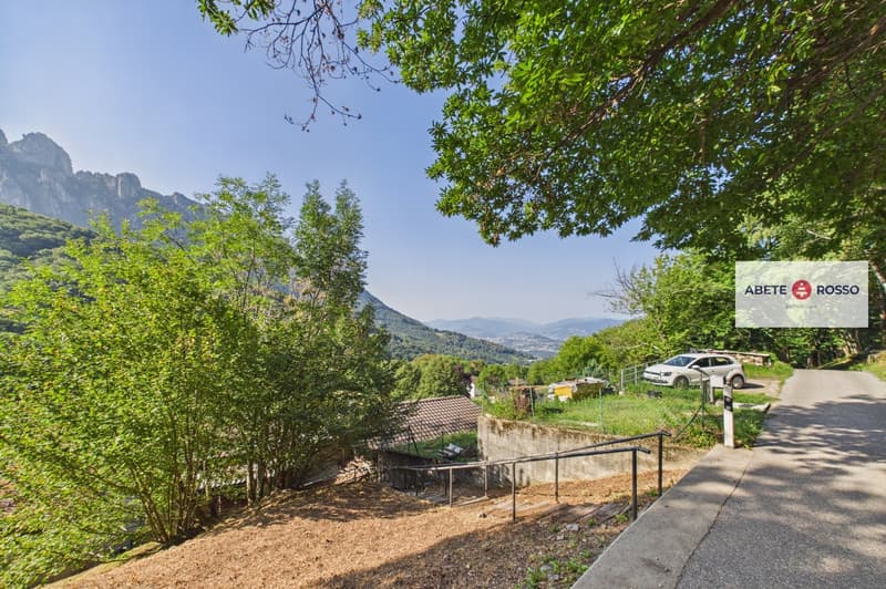 Rustico con terrazza e prato nel cuore della soleggiata Valcolla. (3)