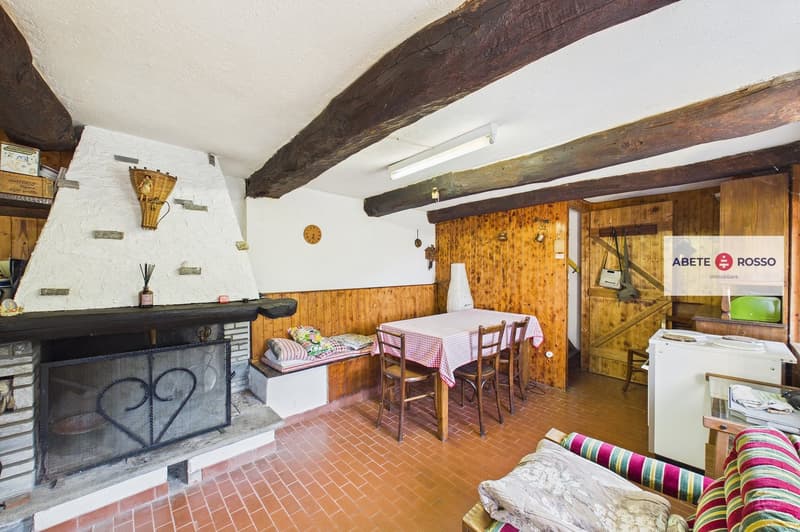 Rustico con terrazza e prato nel cuore della soleggiata Valcolla. (14)