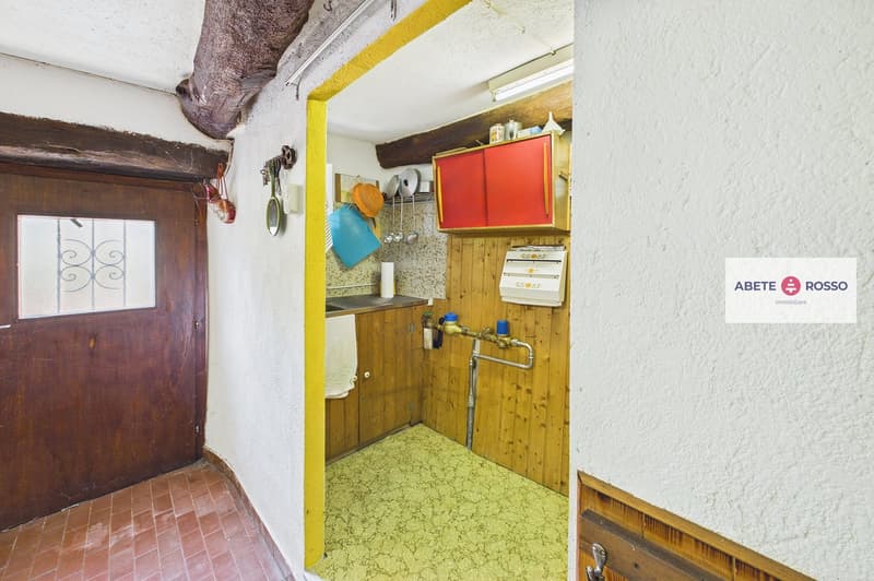 Rustico con terrazza e prato nel cuore della soleggiata Valcolla. (16)