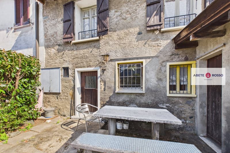 Rustico con terrazza e prato nel cuore della soleggiata Valcolla. (9)