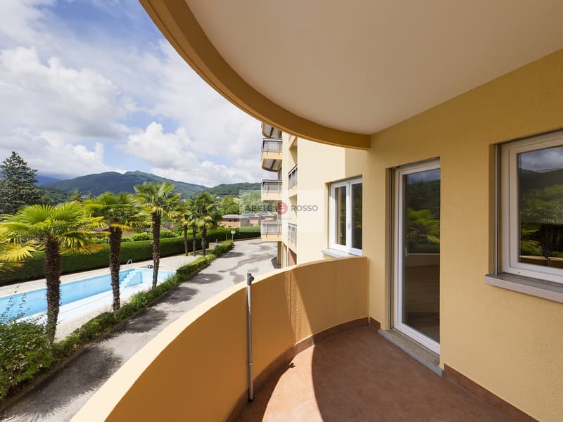 Balcone (direzione nord) con vista piscina condominiale