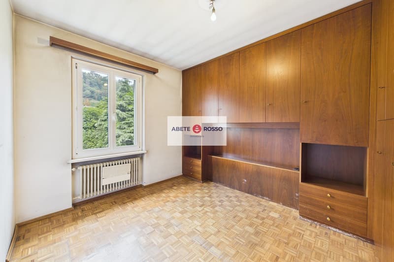Casa con 2 appartamenti e giardino, in zona strategica, con prospettive di miglioramento (21)