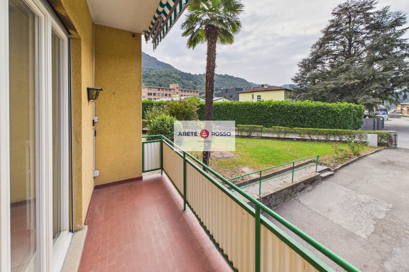 Casa con 2 appartamenti e giardino, in zona strategica, con prospettive di miglioramento (7)