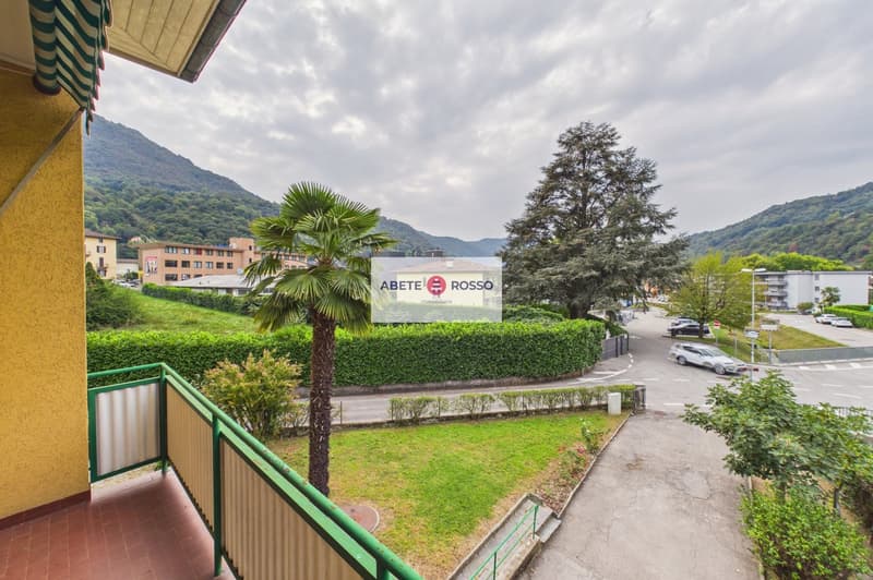 Casa con 2 appartamenti e giardino, in zona strategica, con prospettive di miglioramento (18)