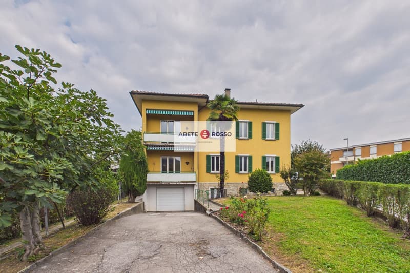 Casa con 2 appartamenti e giardino, in zona strategica, con prospettive di miglioramento (26)