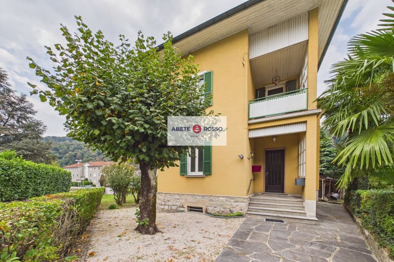 Casa con 2 appartamenti e giardino, in zona strategica, con prospettive di miglioramento (2)