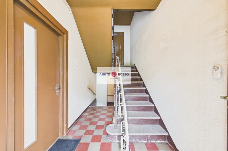 Casa con 2 appartamenti e giardino, in zona strategica, con prospettive di miglioramento (3)