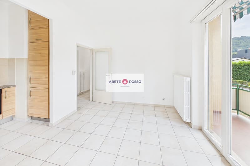 Casa con 2 appartamenti e giardino, in zona strategica, con prospettive di miglioramento (10)