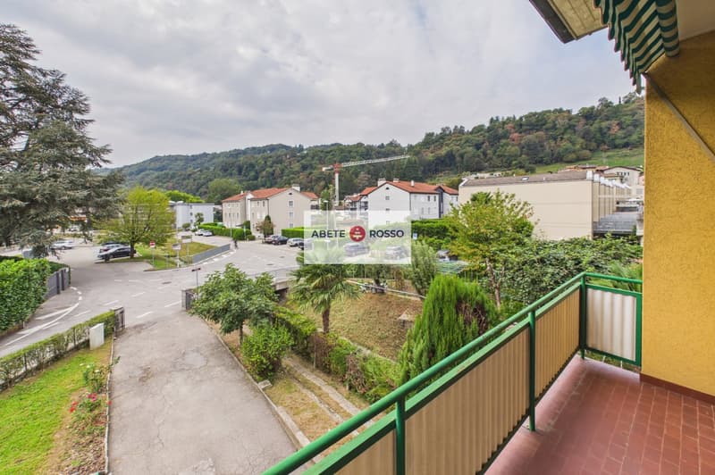 Casa con 2 appartamenti e giardino, in zona strategica, con prospettive di miglioramento (19)
