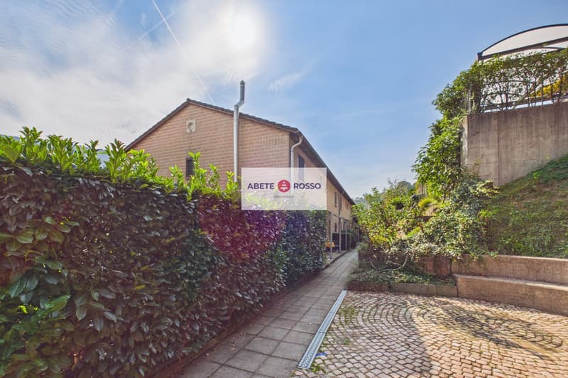 Casa a schiera di testa con giardino, piscina e veranda, in zona residenziale, vicino a Grancia (24)