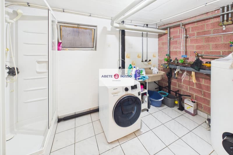 Casa a schiera di testa con giardino, piscina e veranda, in zona residenziale, vicino a Grancia (14)