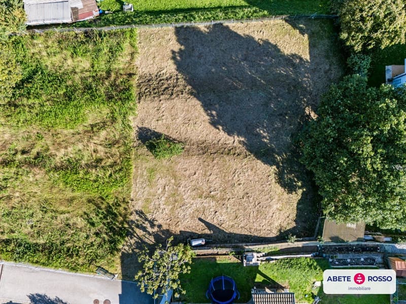 Terreno edificabile con panorama molto GENEROSO in un quartiere residenziale (8)