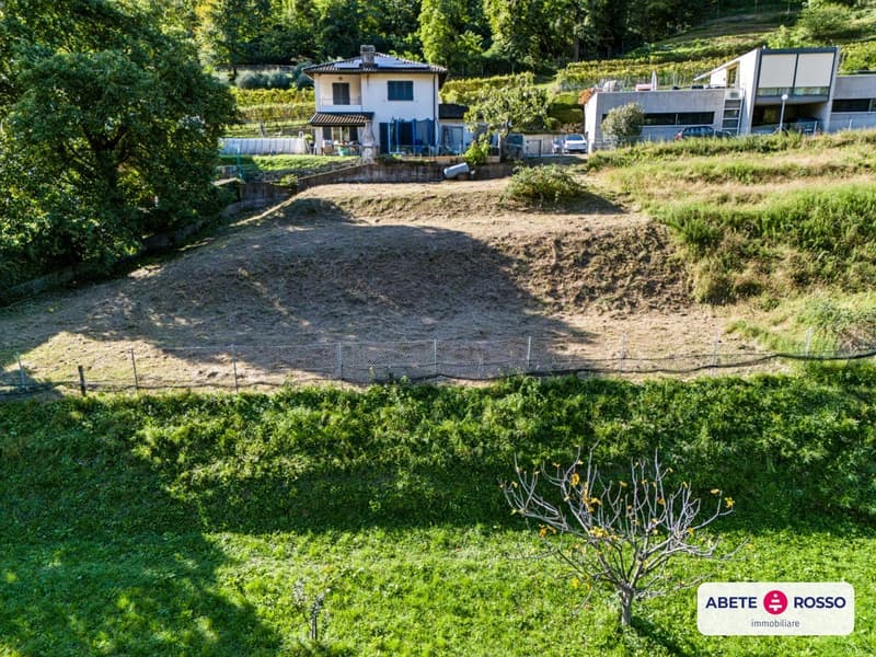 Terreno edificabile con panorama molto GENEROSO in un quartiere residenziale (5)