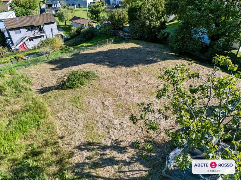 Terreno edificabile con panorama molto GENEROSO in un quartiere residenziale (6)