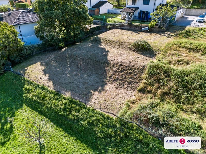 Terreno edificabile con panorama molto GENEROSO in un quartiere residenziale (4)