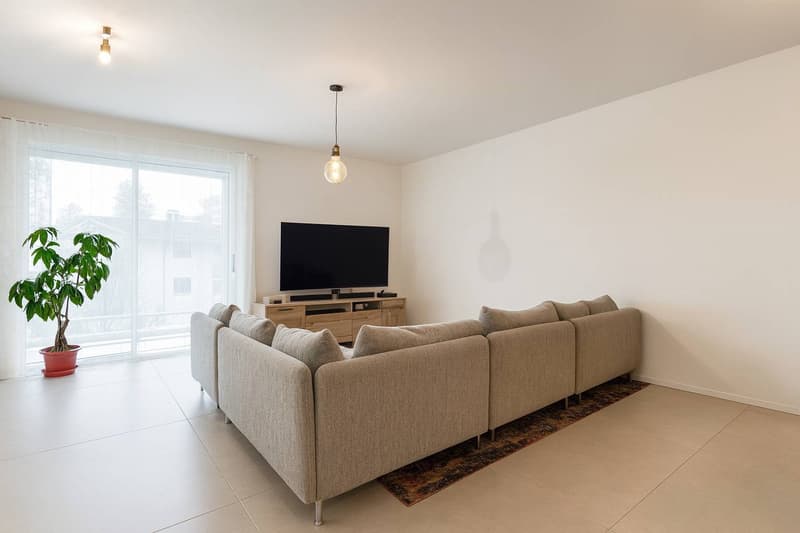 Elegante appartamento 4.5 locali con piscina a Breganzona (4)