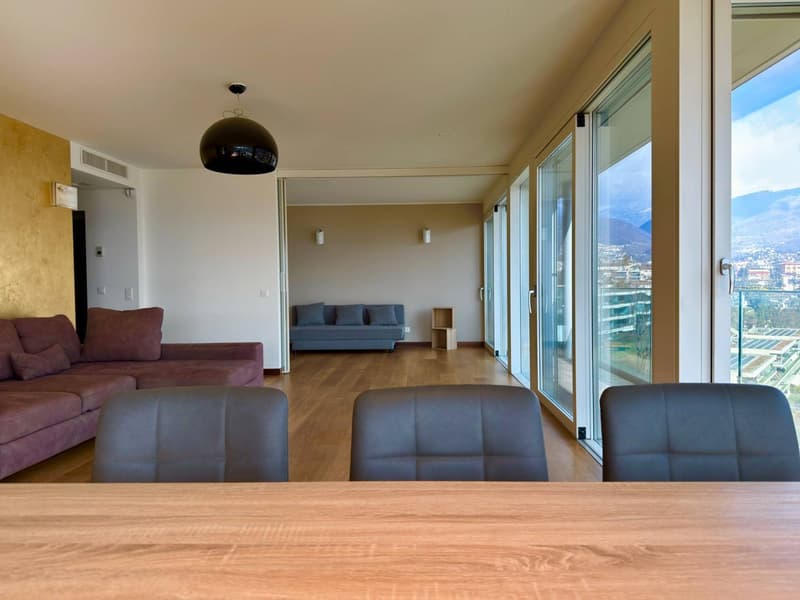 Elegante appartamento con vista lago mozzafiato (9)