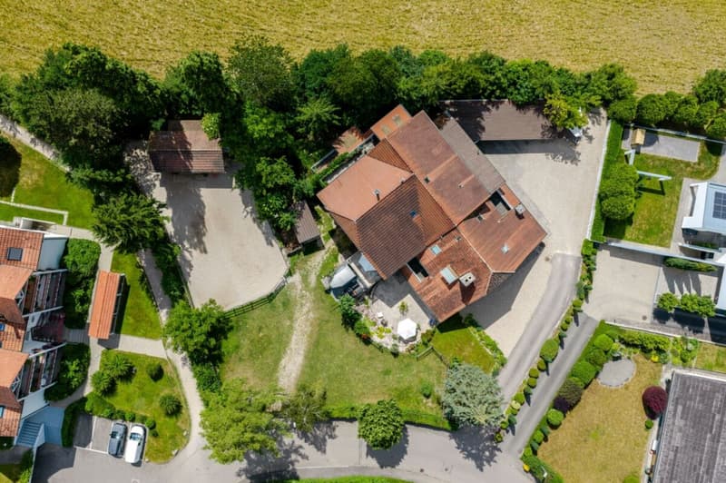Farmhouse with 4 apartments and horse stable on a spacious plot in a prime location (16)