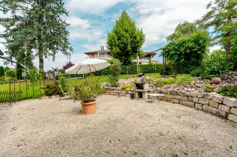 Farmhouse with 4 apartments and horse stable on a spacious plot in a prime location (7)