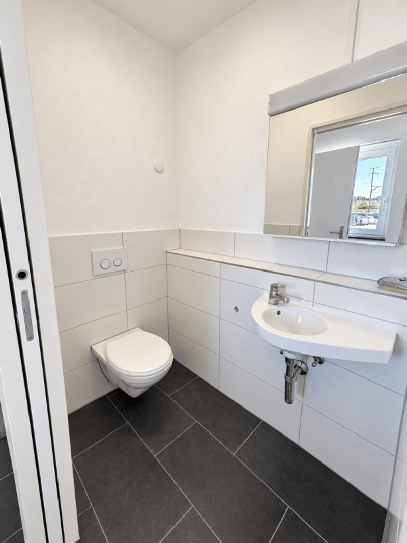 Moderne 3.5-Zimmer-Wohnung mit Sitzplatz (3)