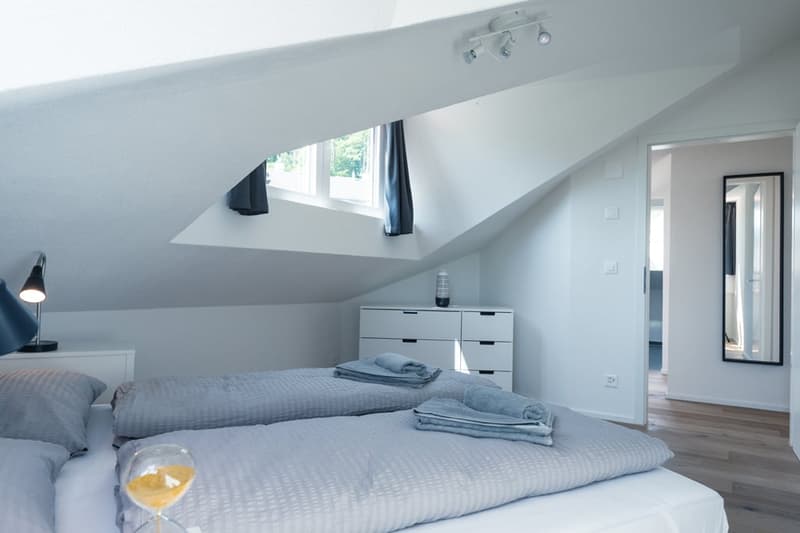 Helle 3 Zimmer Dachwohnung mit Aussicht in Zürich Wiedikon (18)