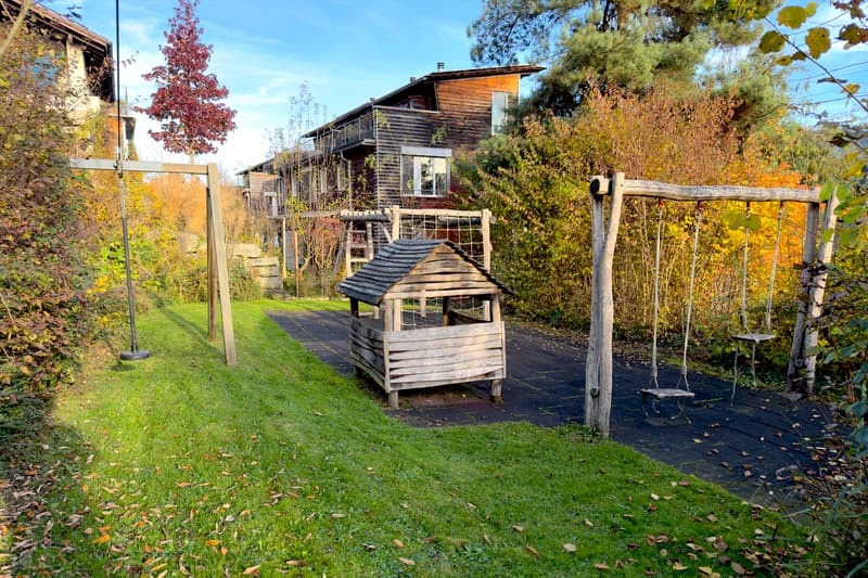 Spielplatz hinter dem Haus im Miteigentum