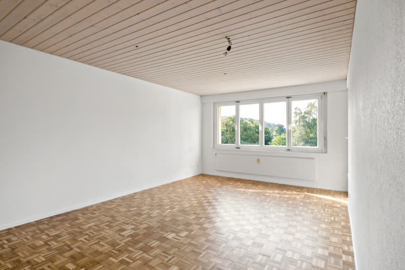 Wohnzimmer mit Balkon