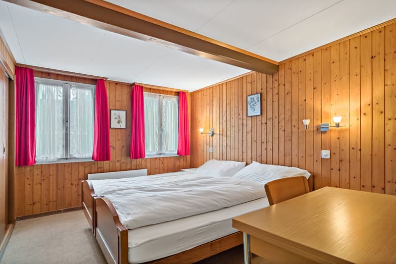 Zimmer mit Bettwäsche