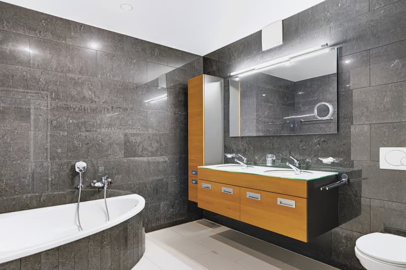 Modernes Badezimmer