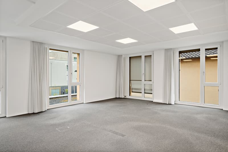 Lichtdurchflutete Arbeitsfläche