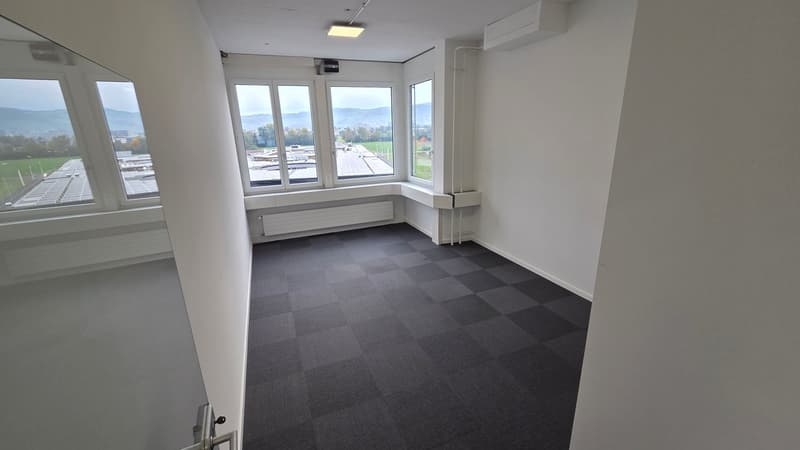 Modern & bright office space with beautiful terrace in Steinhausen (11)