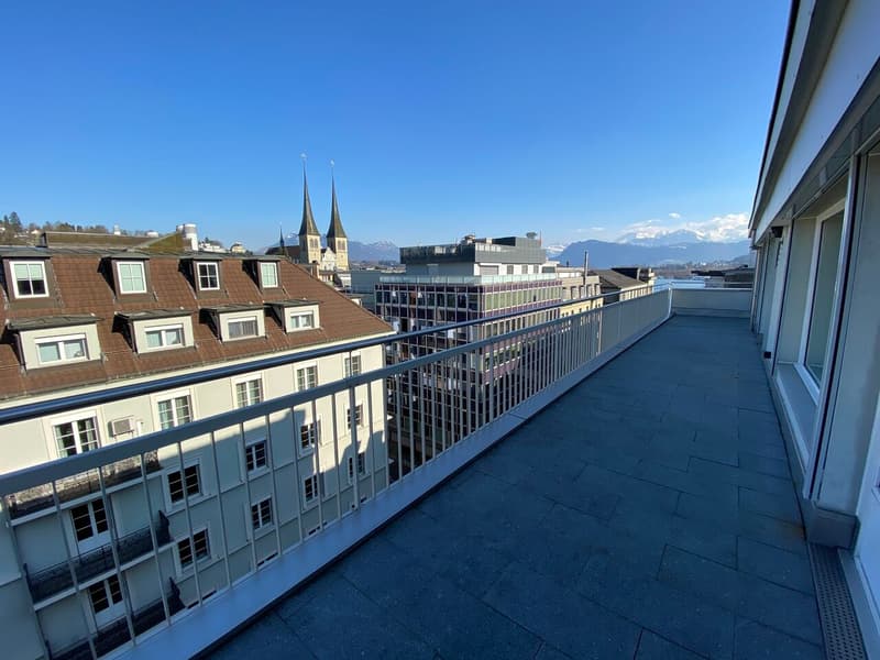 Cet appartement vous laissera sans voix - attique de rêve avec vue panoramique à Lucerne (3)