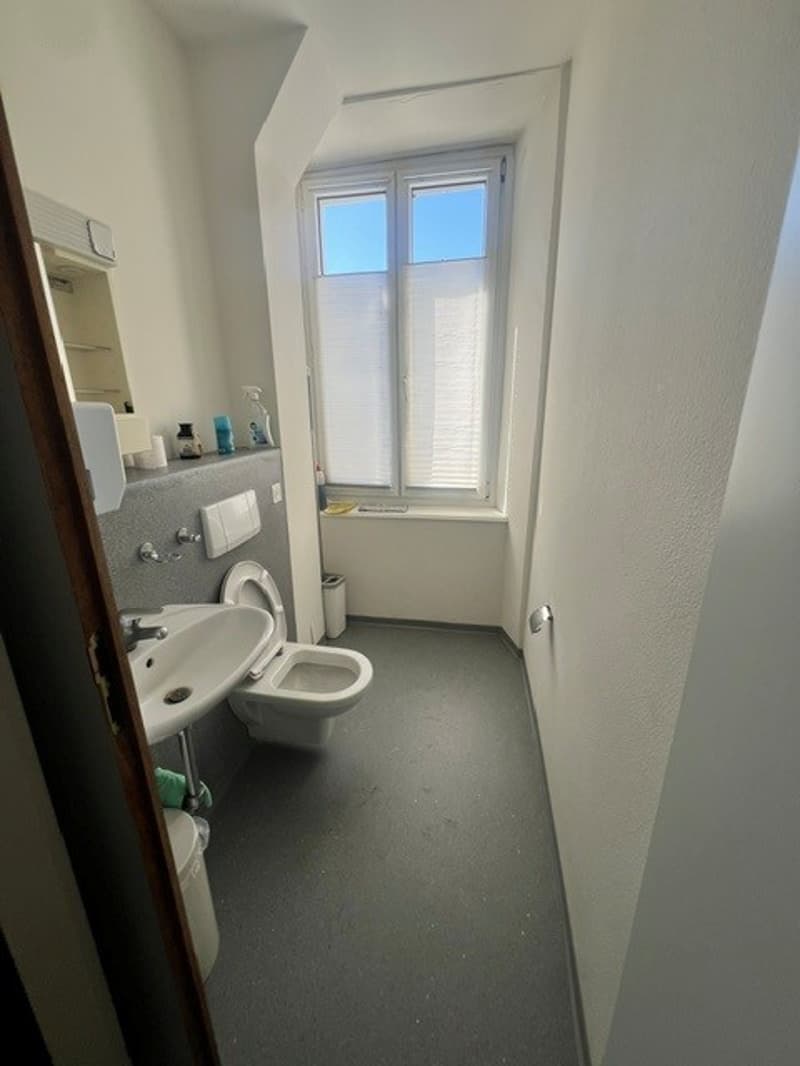 Attraktive 5-Zimmer-Büroräumlichkeit an zentraler Lage in Luzern (7)