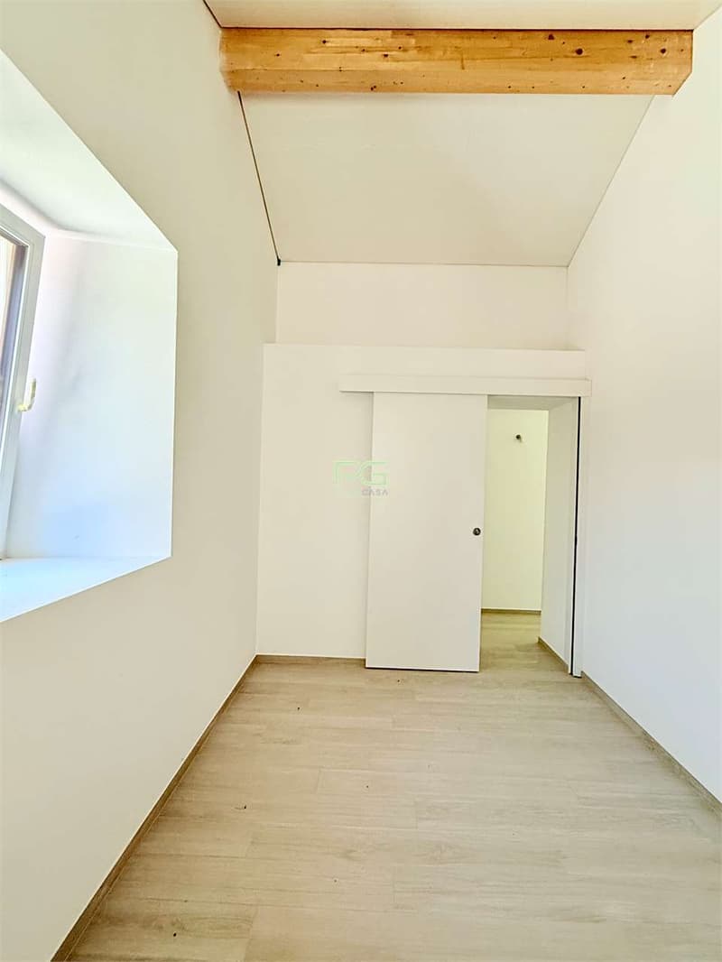 Maison rénovée avec jardin et garage (5)