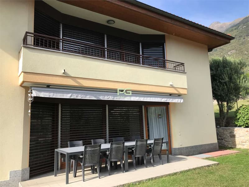 Casa unifamiliare con giardino (2)