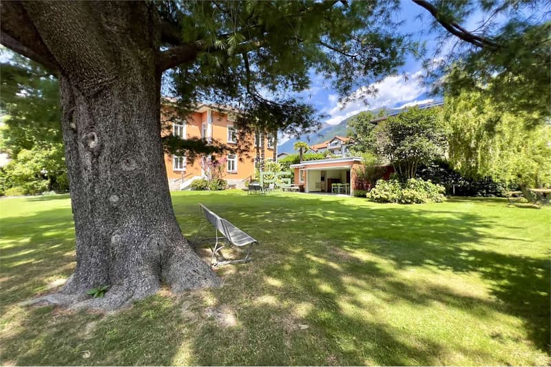 Splendida villa d'epoca con ampio giardino (3)