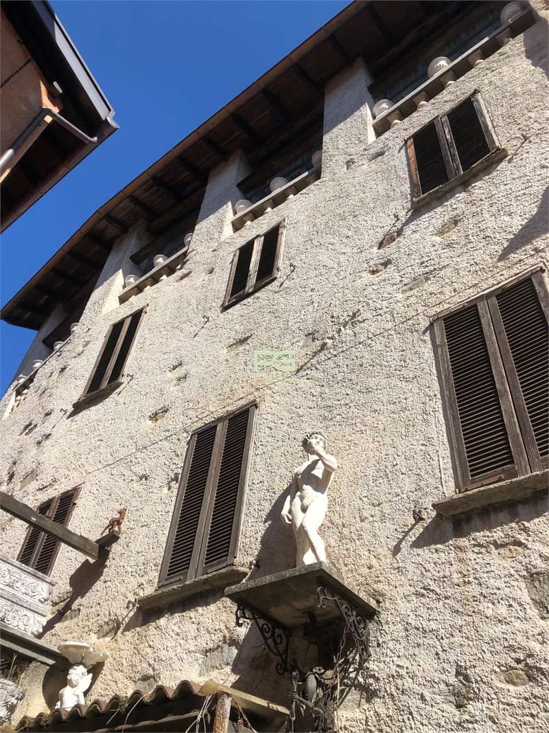 Altes Haus im Kern (3)