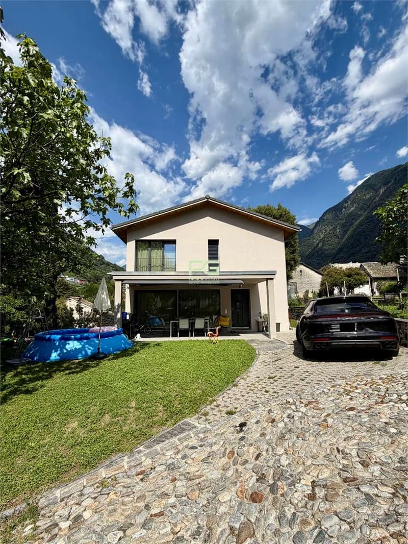 Modern single-family house for sale (2)