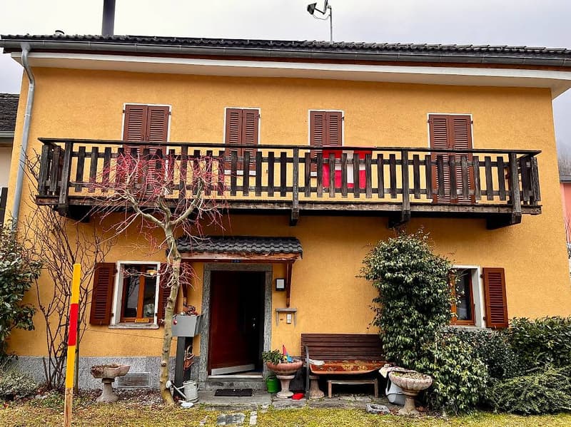 Two-family house for sale in Mesocco (1)