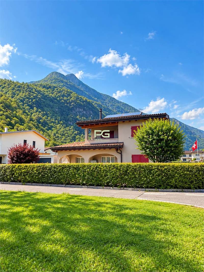 Casa unifamiliare con giardino (1)
