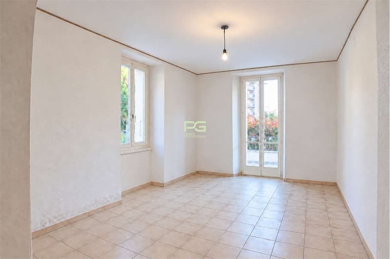 Casa bifamiliare con giardino in ottima posizione (3)