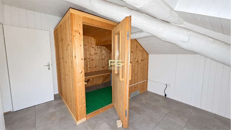 Casa bifamiliare con giardino in ottima posizione (9)